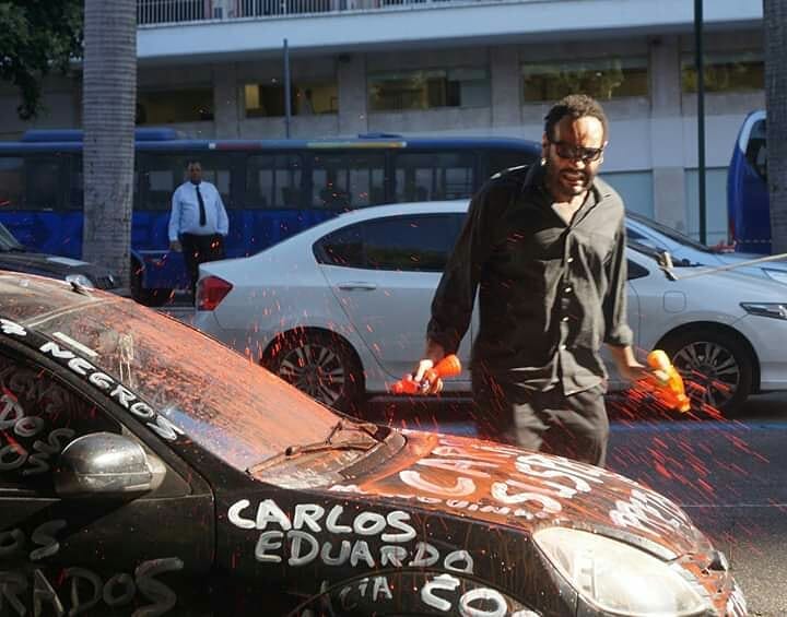 #tbt 111 Intervenção urbana da @confrariadoimpossivel aborda a chacina ocorrida no dia 28 de nov